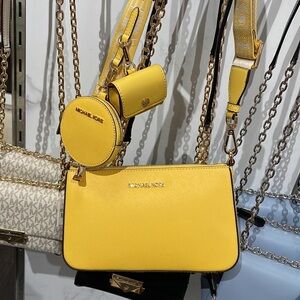 MICHAEL KORS JET SET TRAVEL SMALL SHOULDER CROSSBODY BAG WITH TECH ATTCH AIRPOD